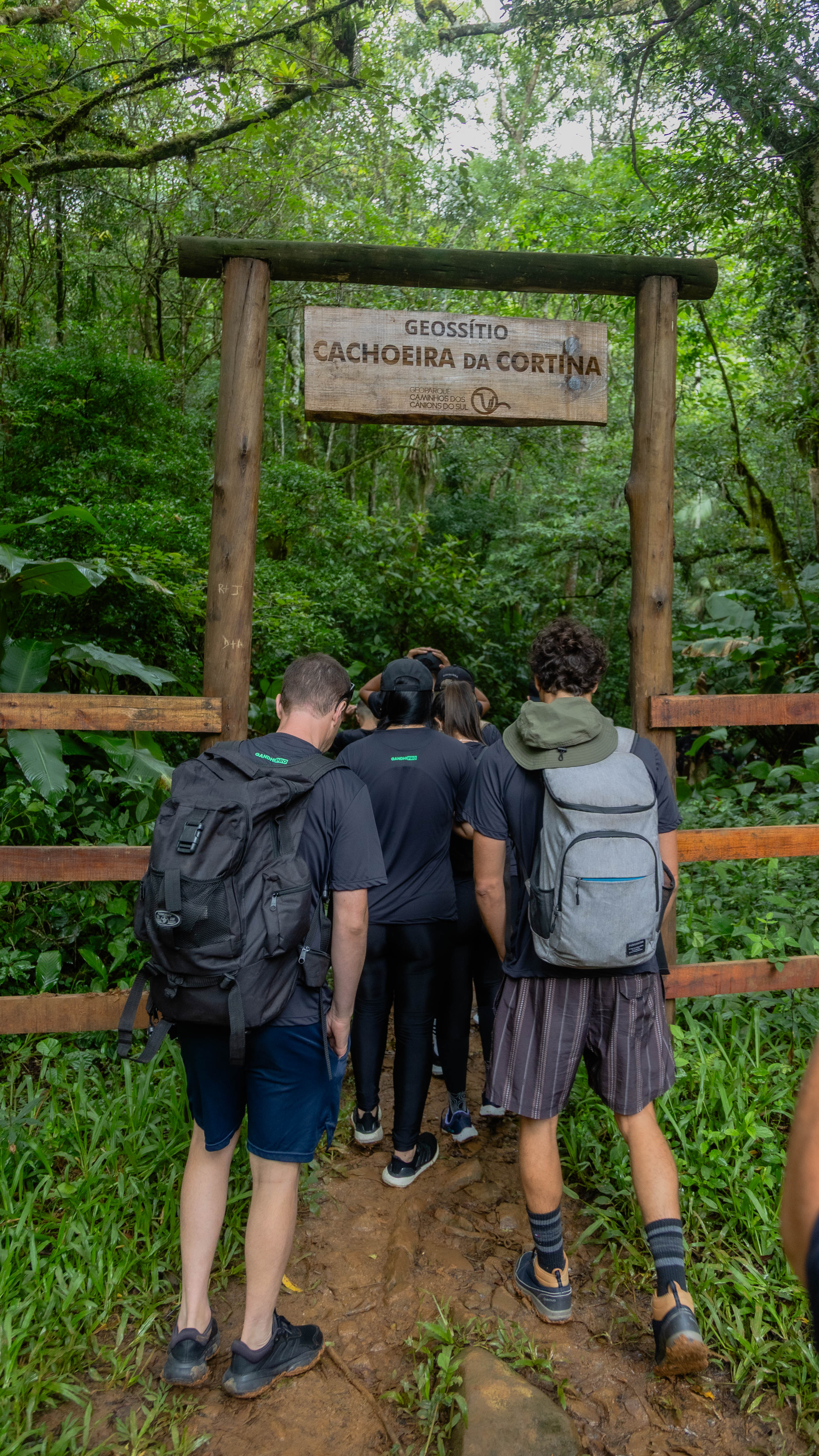 Trilha Cachoeira da Cortina Time Gandhi - Foto 13